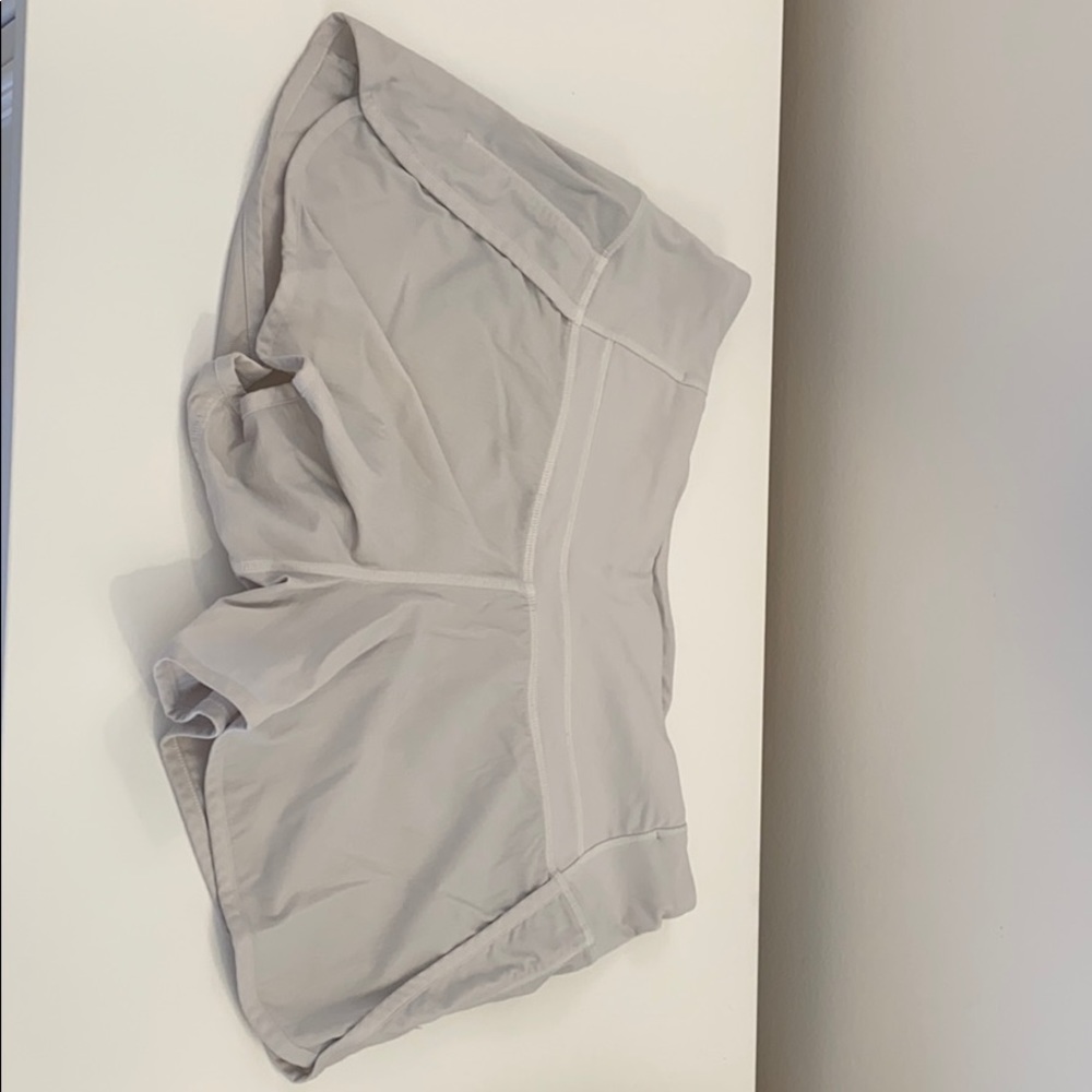 White 2.5 Lulu Lemon White Shorts